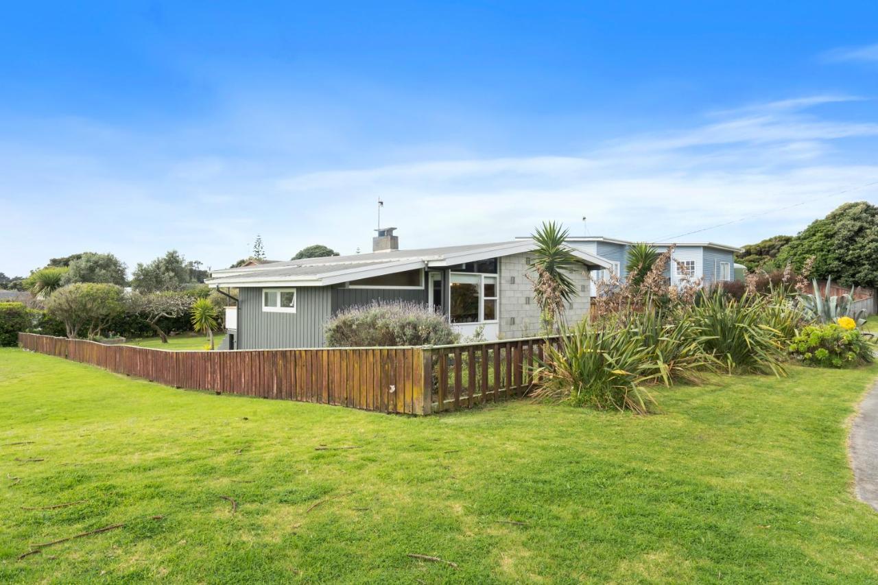 Queenie - Waikanae Beach Holiday Home Buitenkant foto