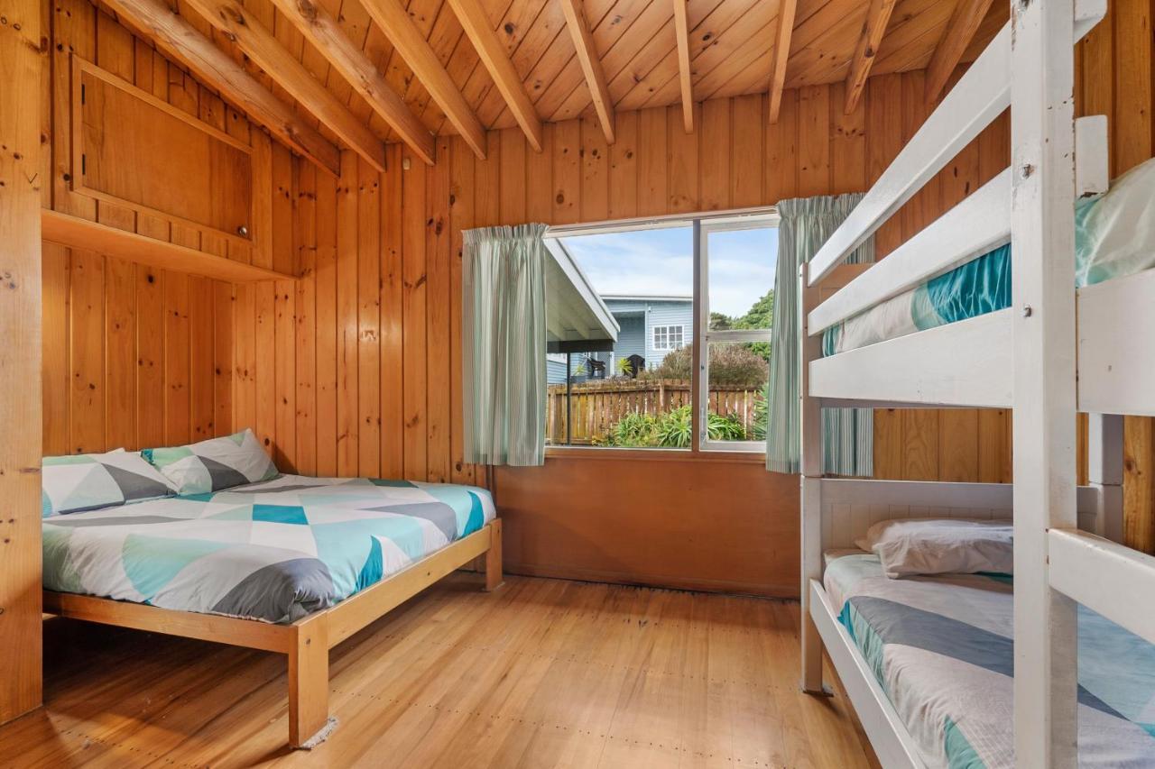 Queenie - Waikanae Beach Holiday Home Buitenkant foto