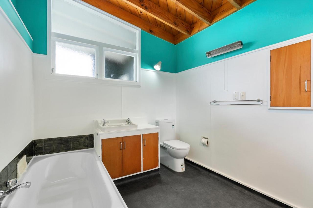 Queenie - Waikanae Beach Holiday Home Buitenkant foto